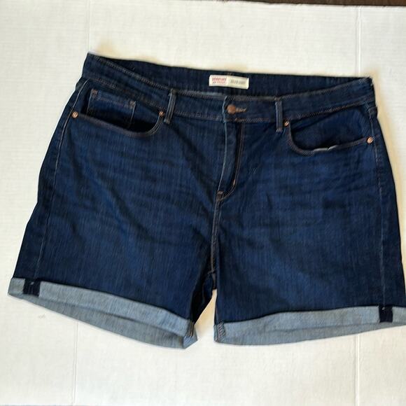 Levi’s Signature Mid Rise Denim Shorts Women's Size 18 - Picture 1 of 9